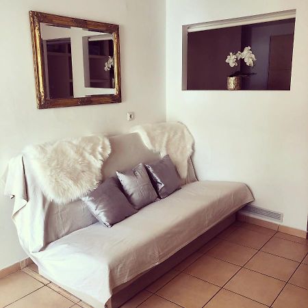 Lily Apartment โคเปร์ ภายนอก รูปภาพ
