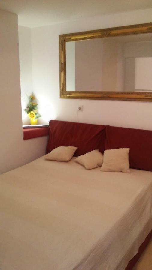 Lily Apartment โคเปร์ ภายนอก รูปภาพ